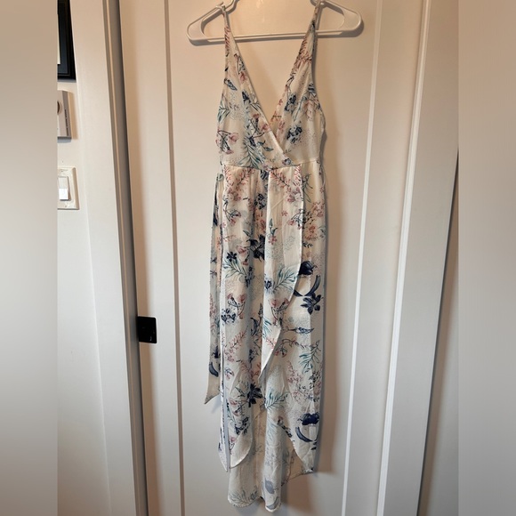 Ava Wrap Dress - Picture 2 of 5